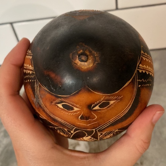 Vintage Folk Art Hand Carved Etched Gourd art Peruvian Woman.Folksy artsy rustic - Picture 6 of 8